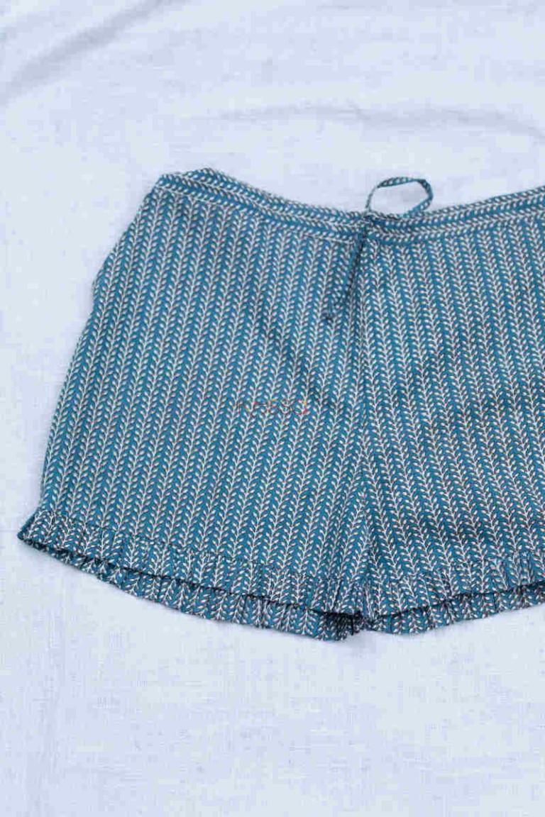 Buy Charming DES03 Tavish Shorts With Vine Print Online | Kessa